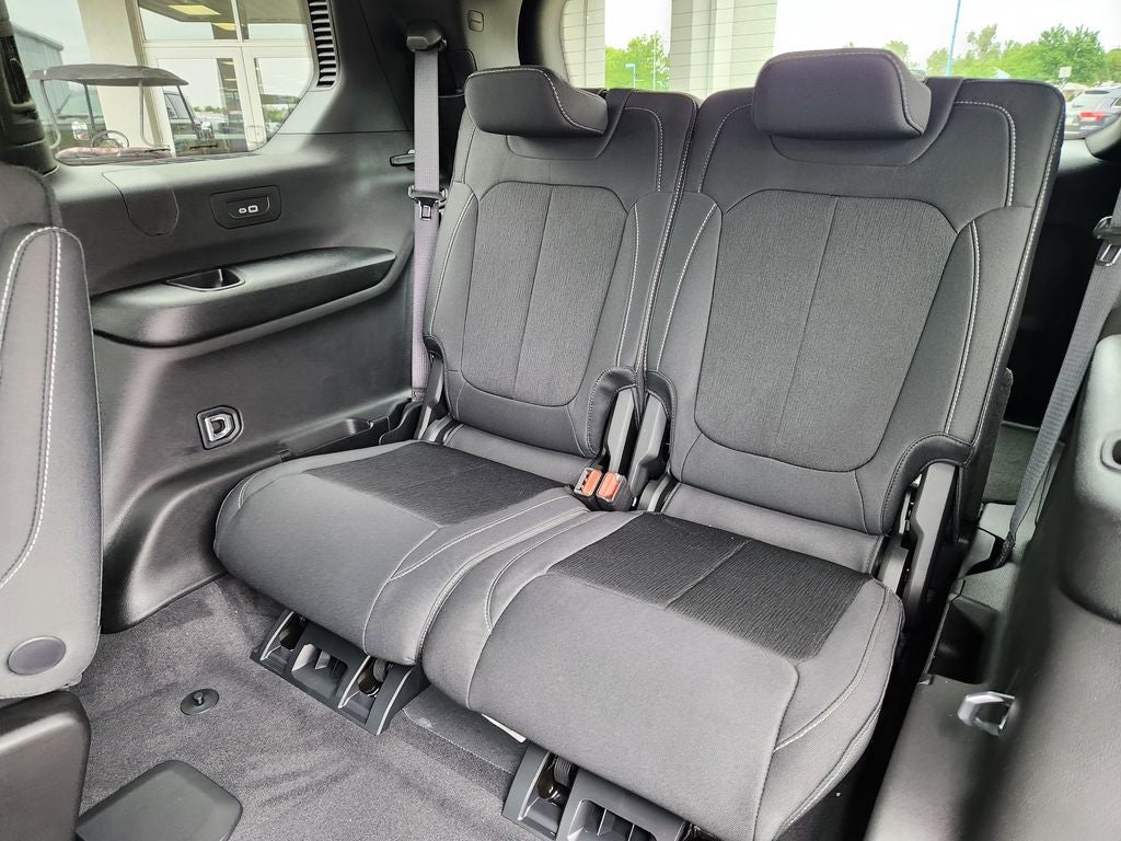 2025 Jeep Grand Cherokee GRAND CHEROKEE L LAREDO X 4X4