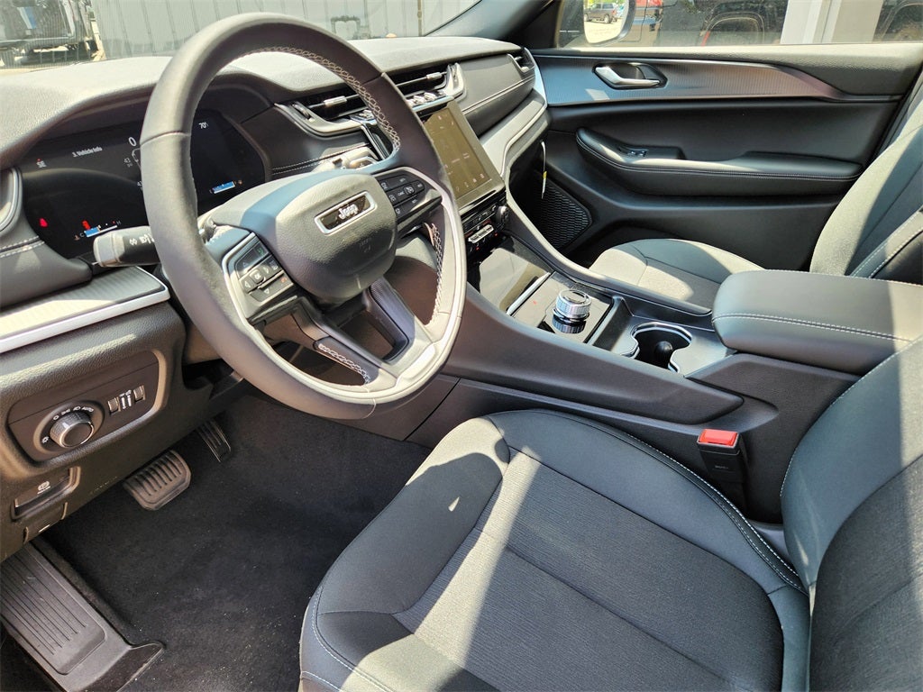 2025 Jeep Grand Cherokee GRAND CHEROKEE L LAREDO X 4X4