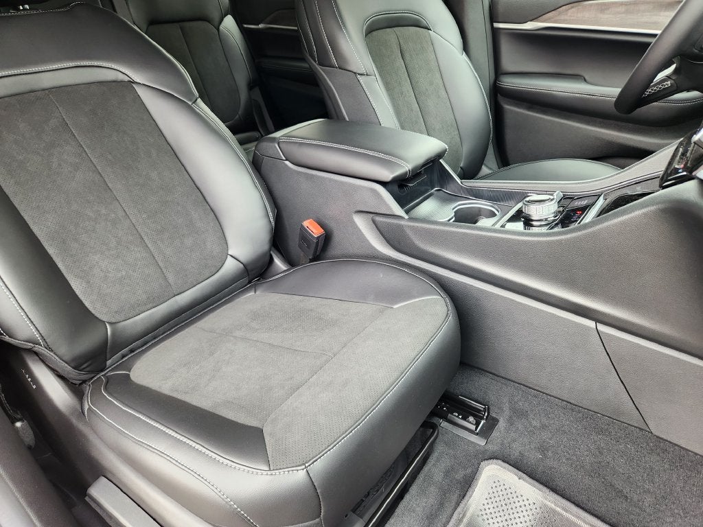 2027 Jeep Grand Cherokee L Laredo