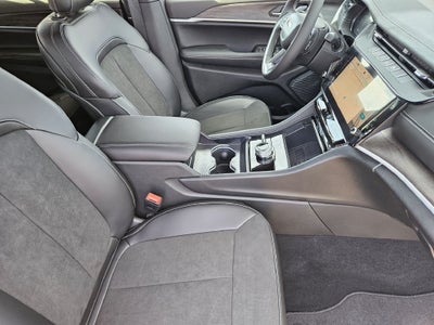 2027 Jeep Grand Cherokee L Laredo