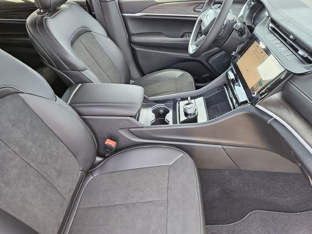 2027 Jeep Grand Cherokee L Laredo