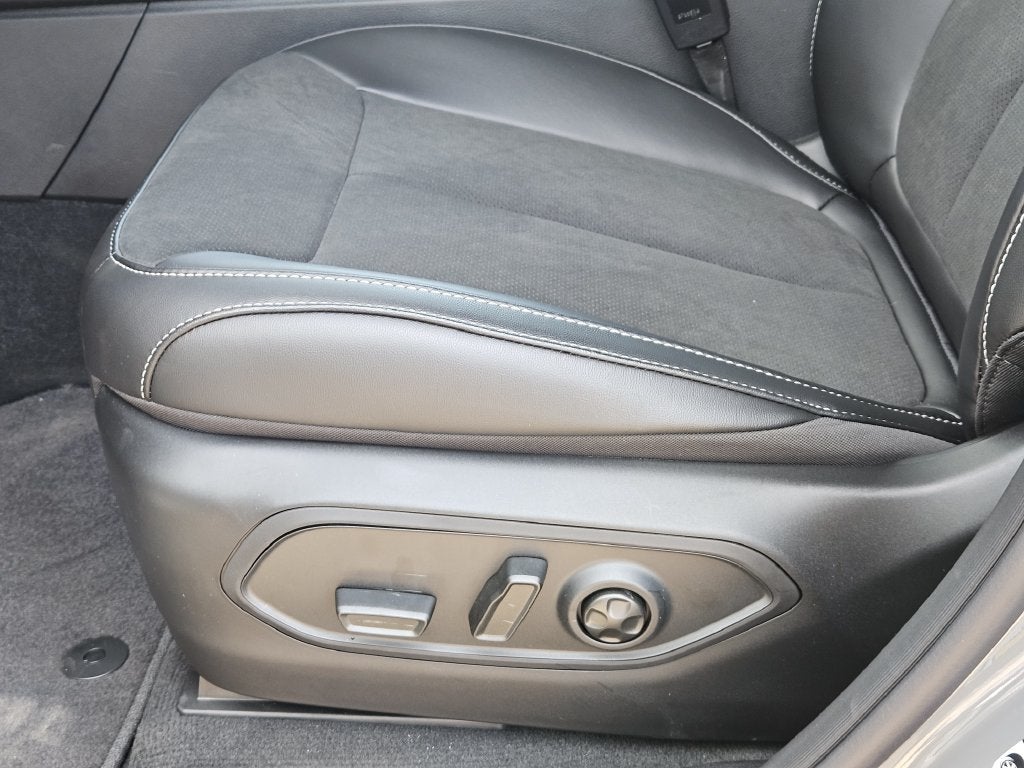 2027 Jeep Grand Cherokee L Laredo