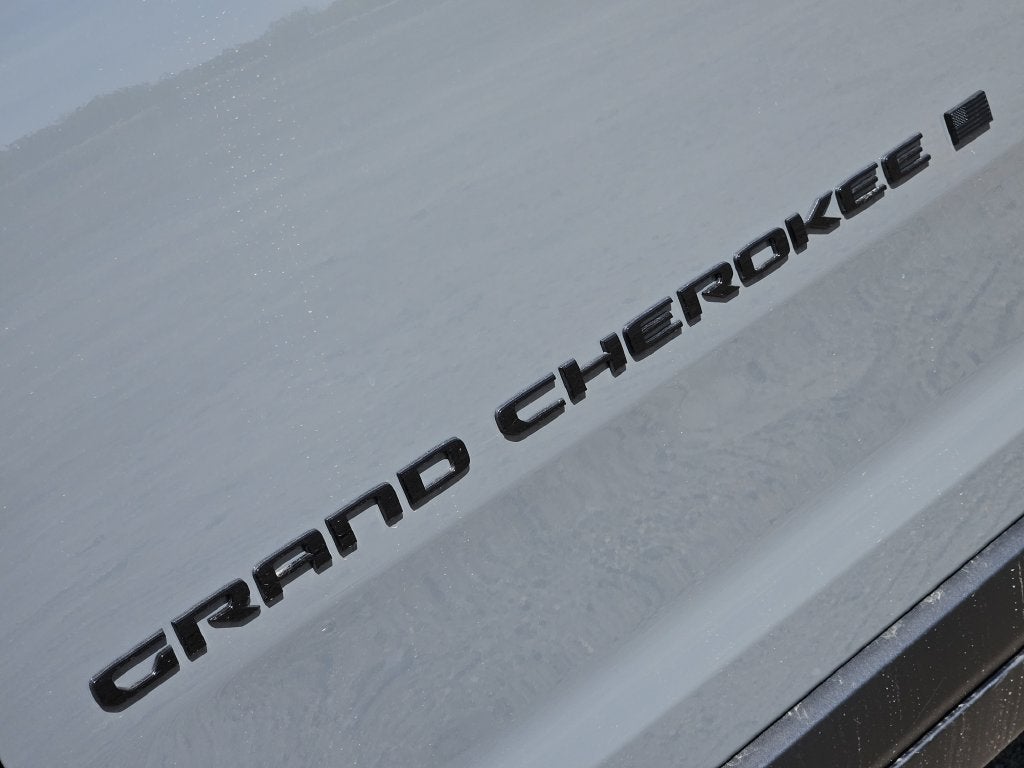 2027 Jeep Grand Cherokee L Laredo