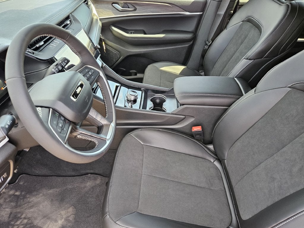 2027 Jeep Grand Cherokee L Laredo
