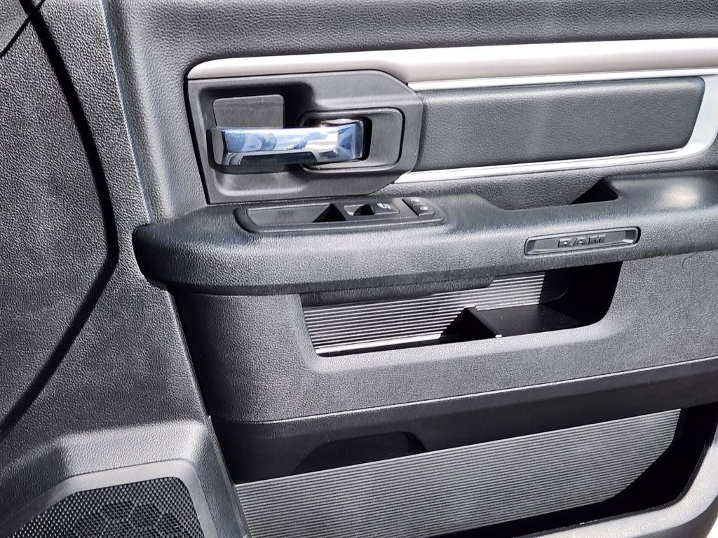 2024 RAM 1500 Classic Warlock Crew Cab 4x4 5'7' Box