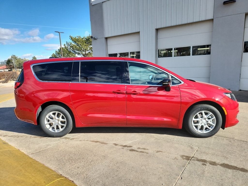 2026 Chrysler Voyager LX