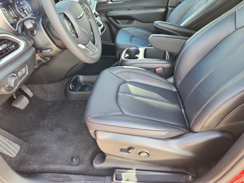 2026 Chrysler Voyager LX