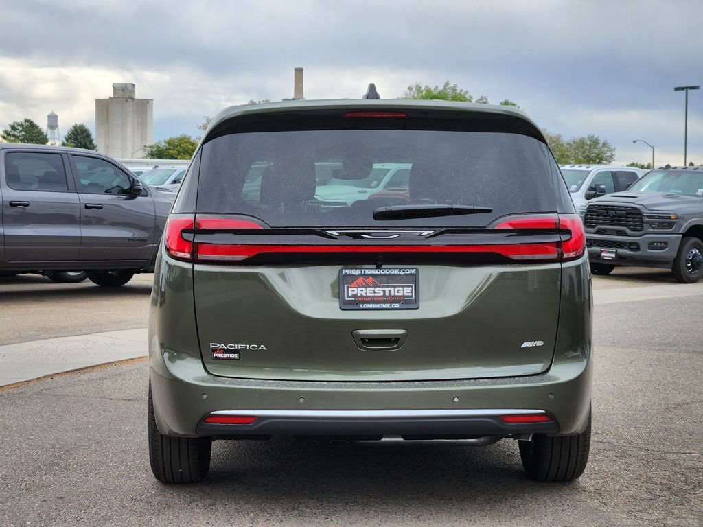 2027 Chrysler Pacifica Select