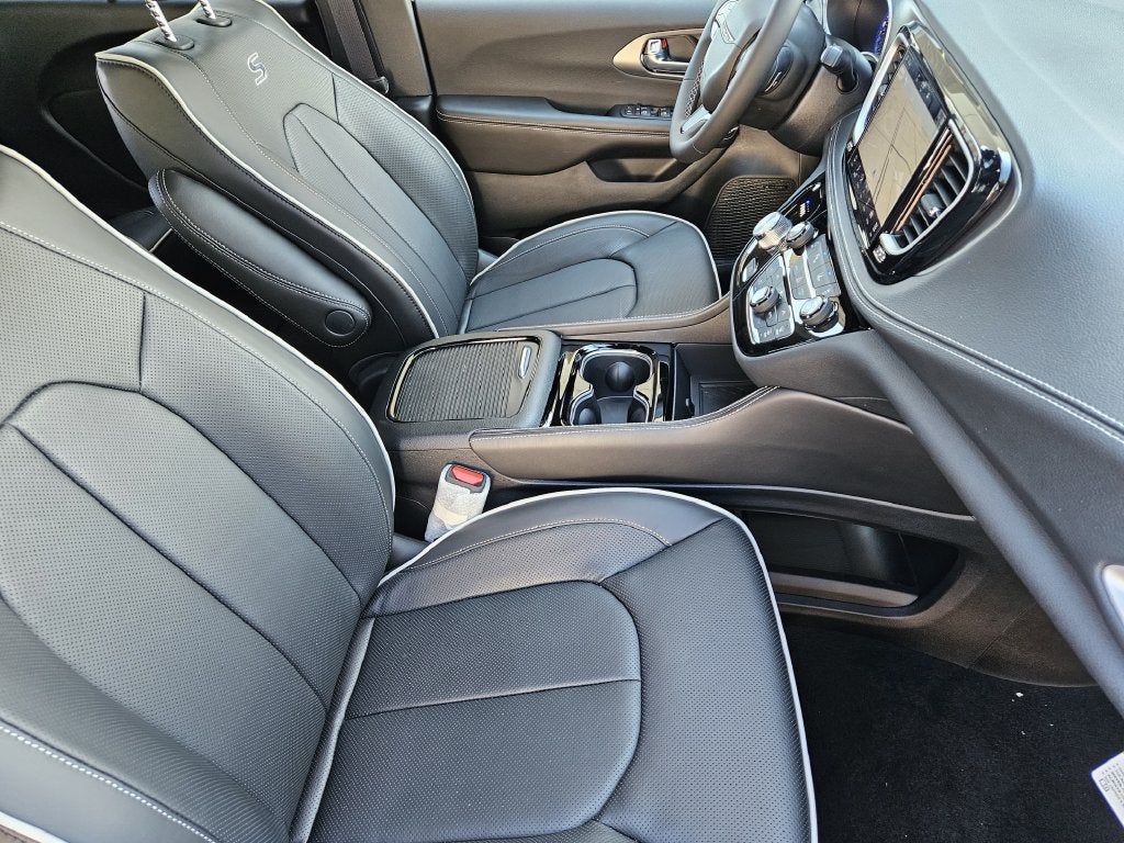2027 Chrysler Pacifica Limited
