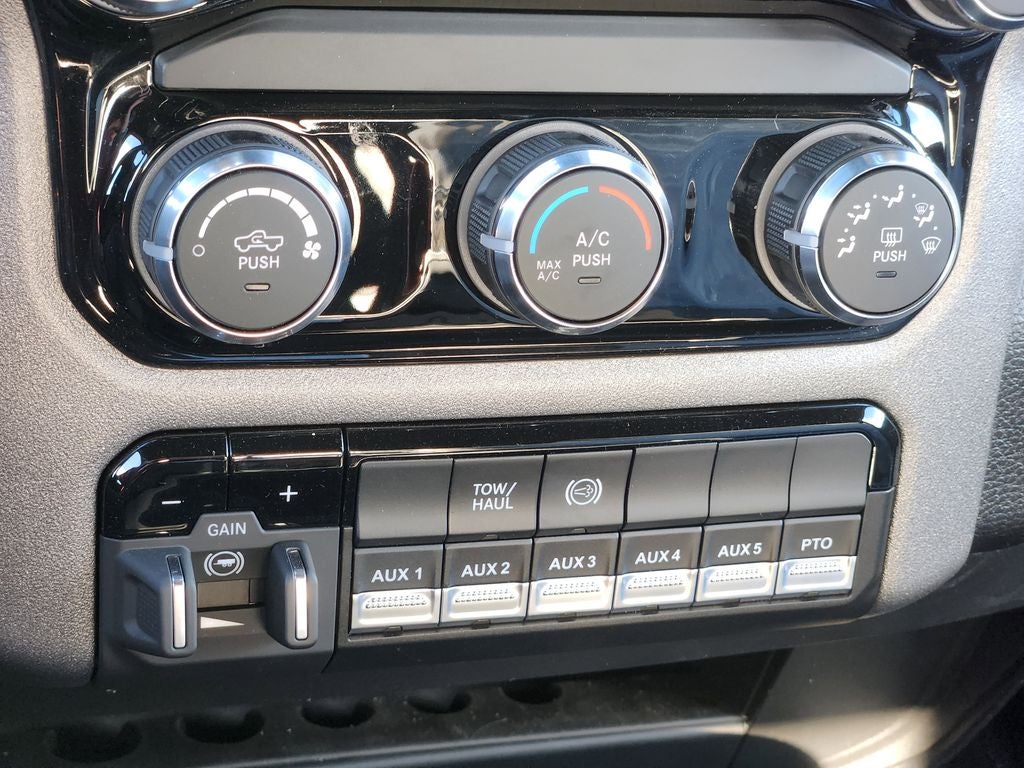 2026 RAM 5500 Chassis Cab RAM 5500 TRADESMAN CHASSIS CREW CAB 4X4 84' CA