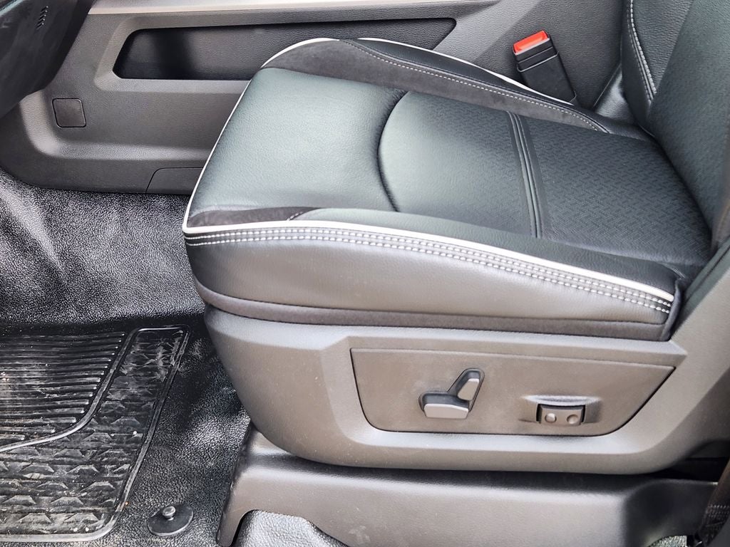 2026 RAM 5500 Chassis Cab RAM 5500 BIG HORN CHASSIS CREW CAB 4X4 84' CA