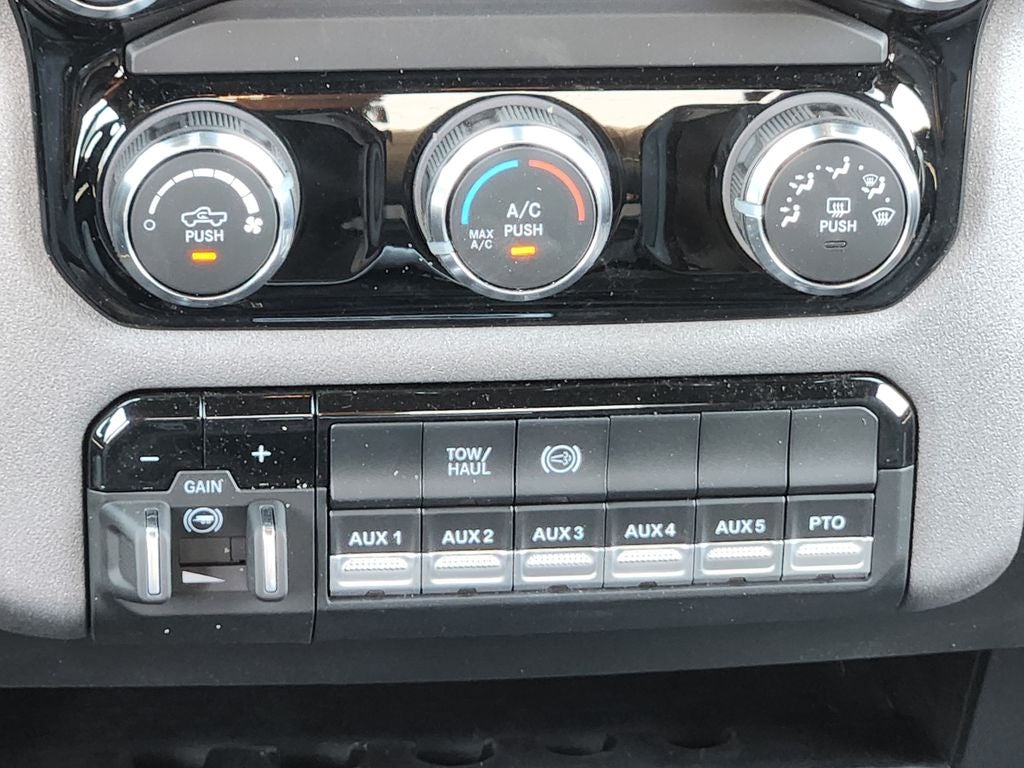 2026 RAM 3500 Chassis Cab RAM 3500 TRADESMAN CREW CAB CHASSIS 4X4 60' CA