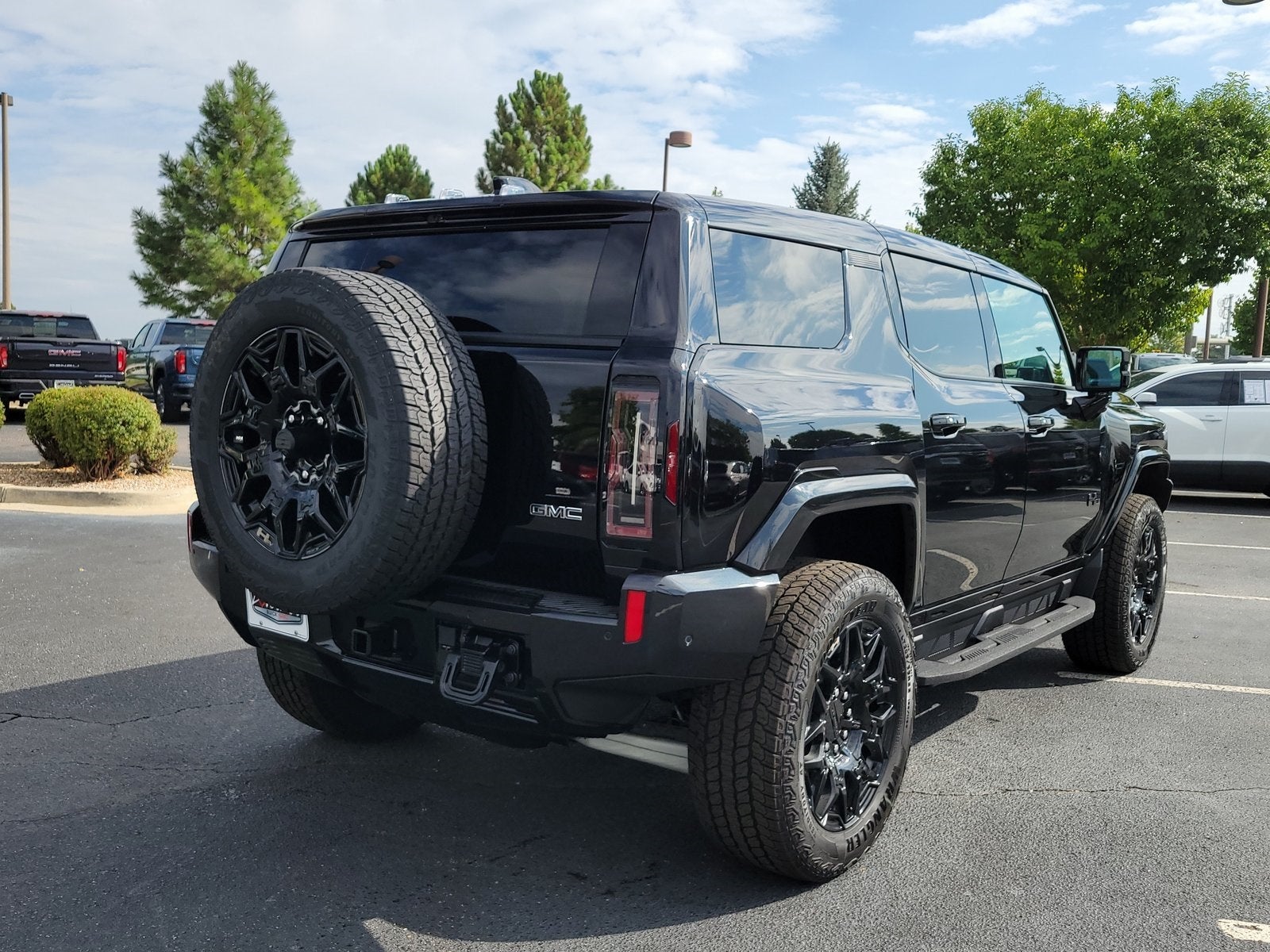 2026 GMC Hummer EV SUV 2X