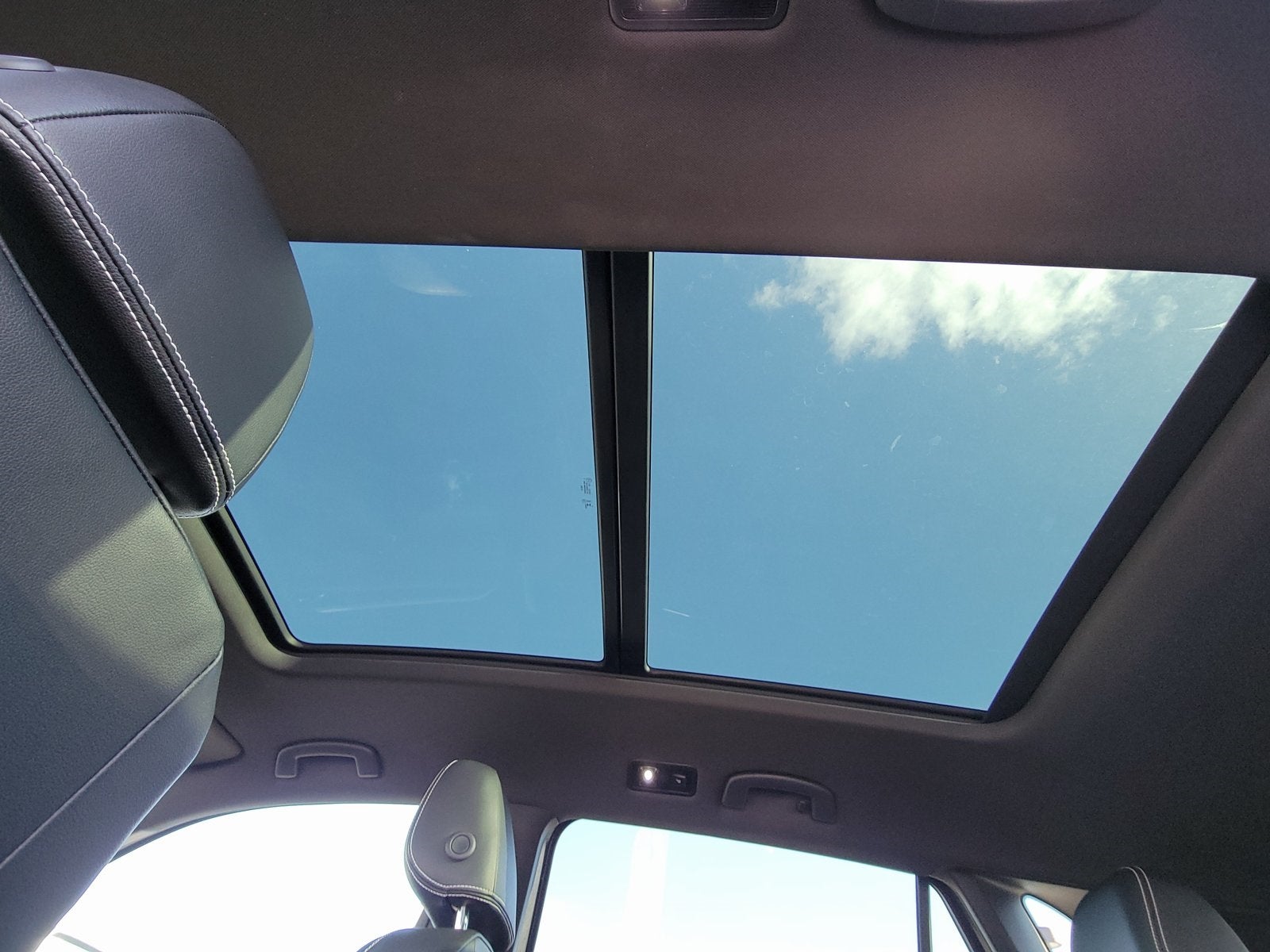 2023 Volkswagen Atlas Cross Sport 2.0T SEL R-Line