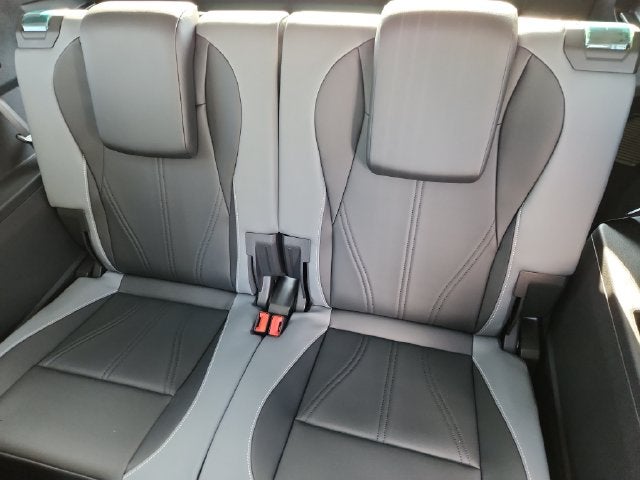 2027 Volkswagen Atlas SE w/Technology