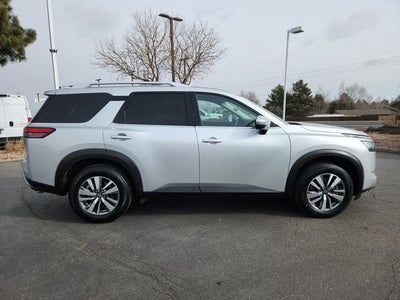 2025 Nissan Pathfinder SL