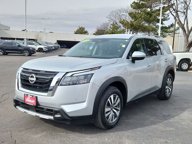2025 Nissan Pathfinder SL