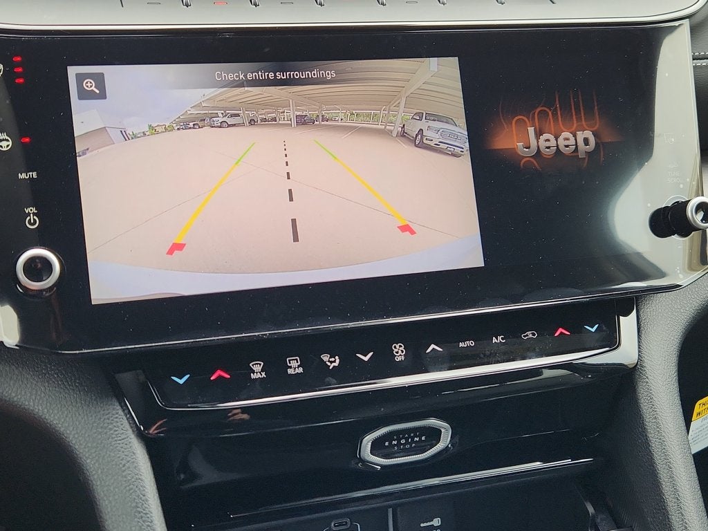 2027 Jeep Grand Cherokee Laredo Altitude