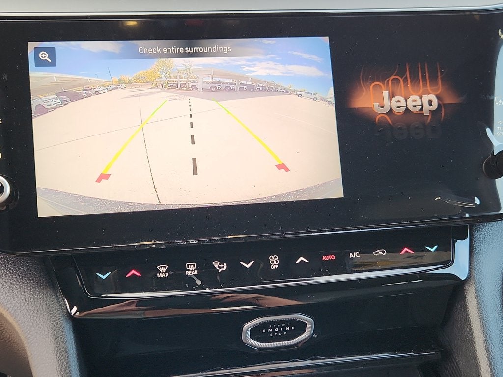 2027 Jeep Grand Cherokee Laredo Altitude