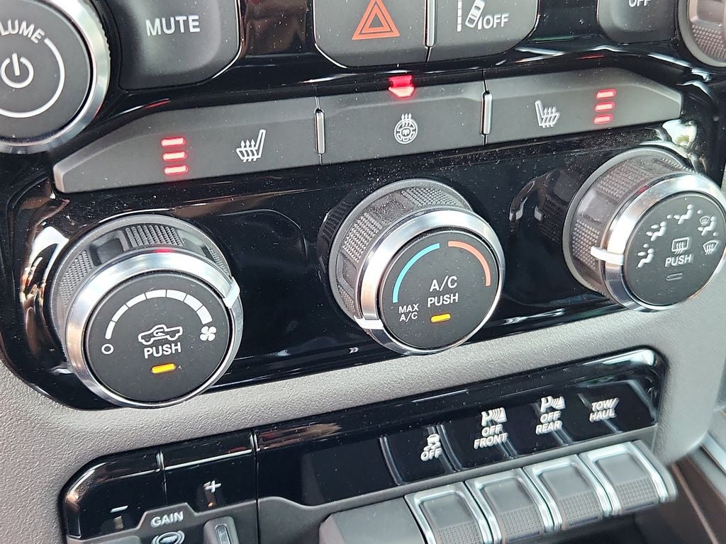 2025 RAM 1500 Big Horn Crew Cab 4x4 6'4' Box