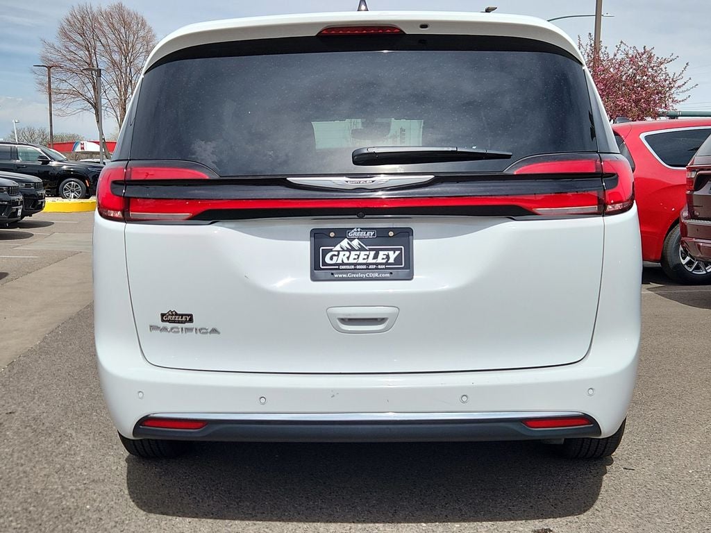 2025 Chrysler Pacifica Select