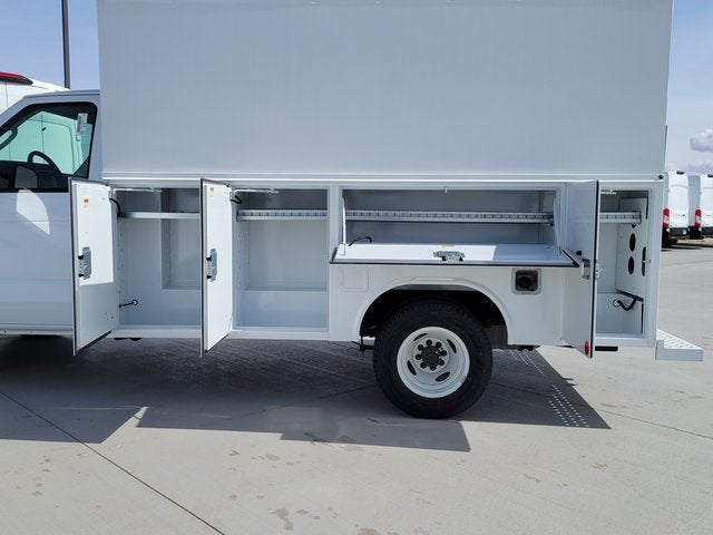 2025 Ford E-350SD Base Cutaway