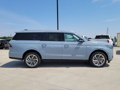 2027 Lincoln Navigator L Reserve