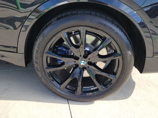 2025 BMW X7 M60i