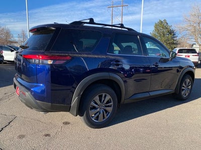 2025 Nissan Pathfinder SV