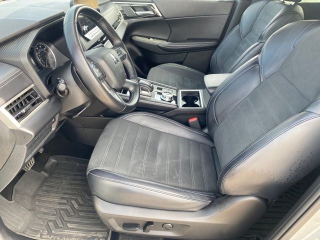 2024 Mitsubishi Outlander Base