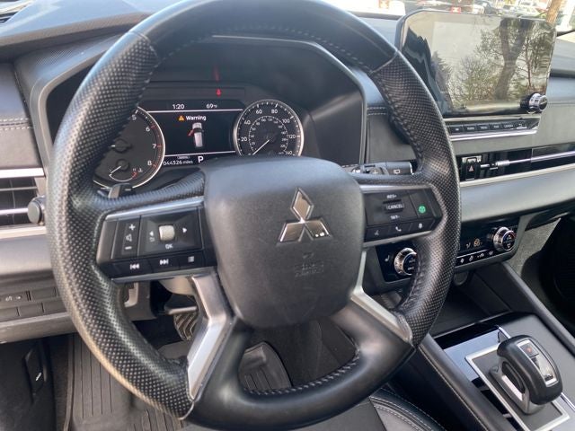 2024 Mitsubishi Outlander Base