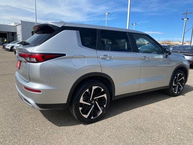 2024 Mitsubishi Outlander Base