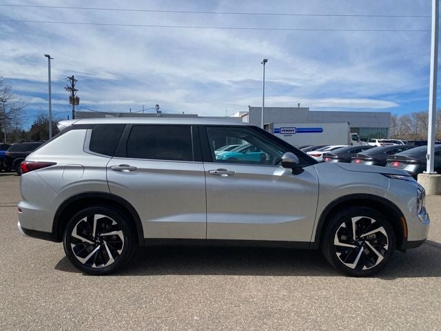 2024 Mitsubishi Outlander Base