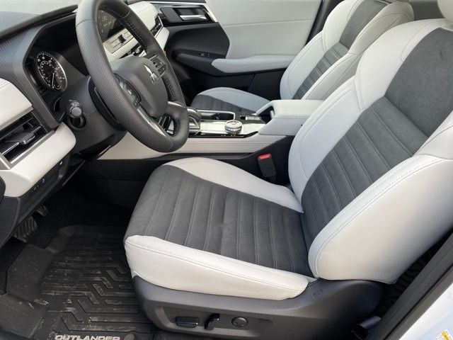 2026 Mitsubishi Outlander Base