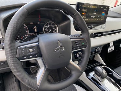 2026 Mitsubishi Outlander Base