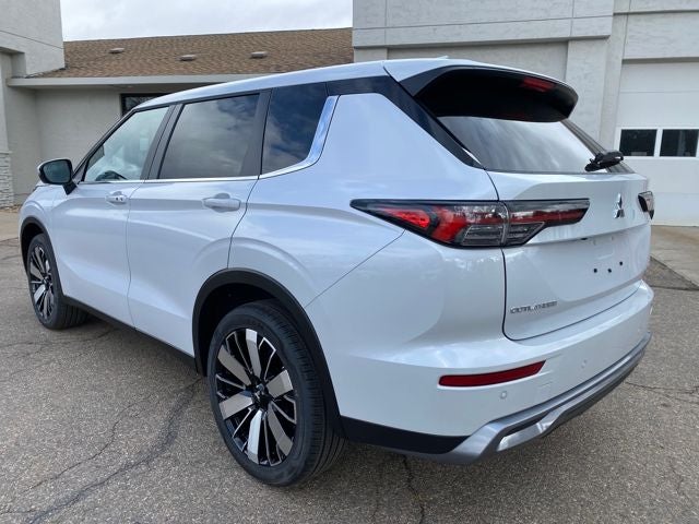 2026 Mitsubishi Outlander Base