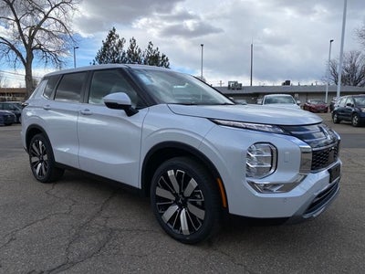 2026 Mitsubishi Outlander Base