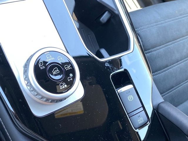2026 Mitsubishi Outlander LE