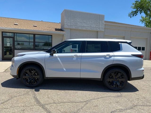 2026 Mitsubishi Outlander LE