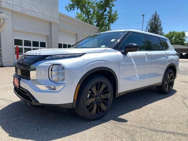 2026 Mitsubishi Outlander LE