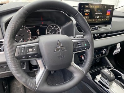 2026 Mitsubishi Outlander SE