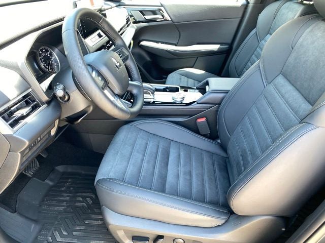 2026 Mitsubishi Outlander LE