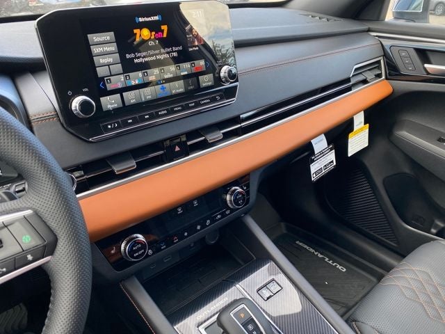 2025 Mitsubishi Outlander PHEV SEL