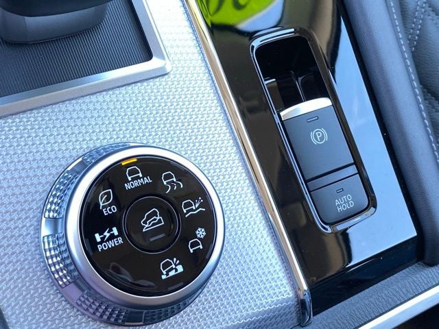 2025 Mitsubishi Outlander PHEV SEL