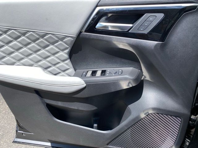 2025 Mitsubishi Outlander PHEV Platinum Edition