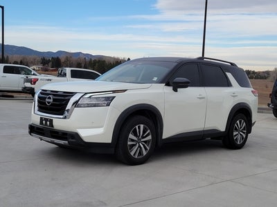 2024 Nissan Pathfinder SL